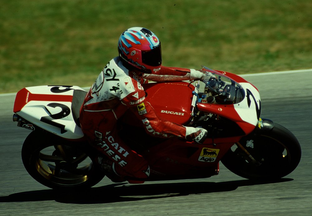 Carl Fogarty racing the Ducati 916
