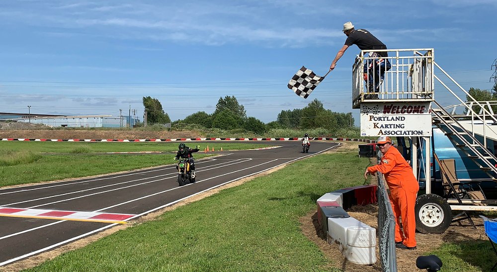 checkered flag at the Bol d'Oregon