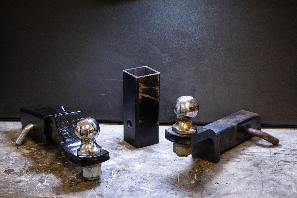 Trailer mounts and balls