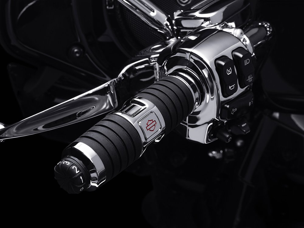 Harley-Davidson CVO Tri Glide controls