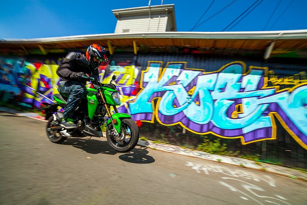 Spurg Z125 Pro wheelie