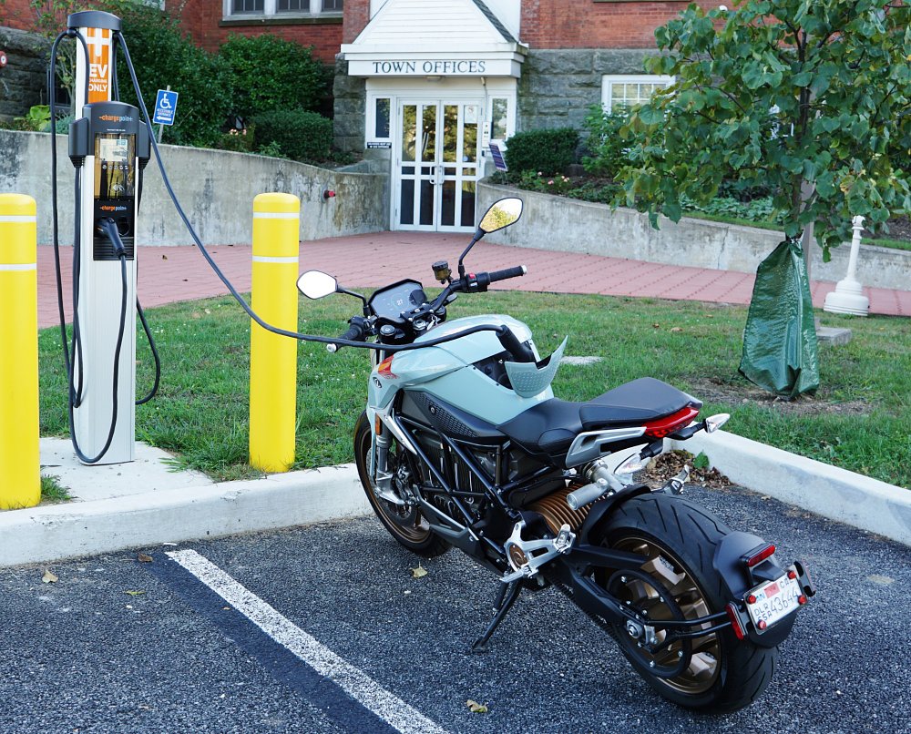 charging the 2020 Zero SR/F