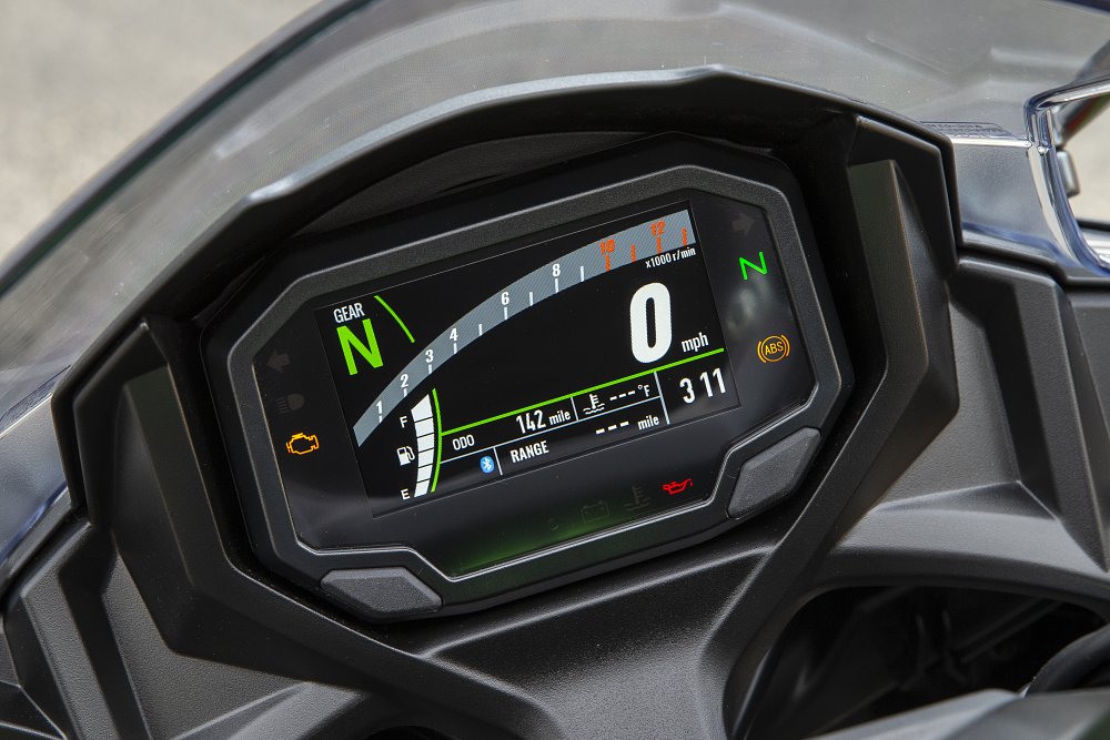 Kawasaki Ninja 650 TFT dash