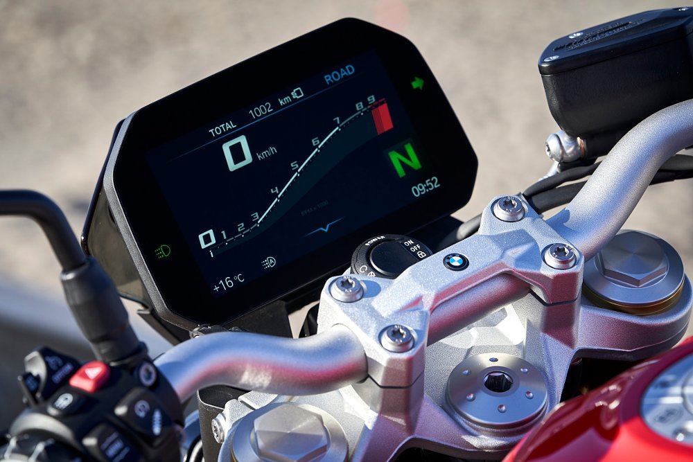 BMW F 900 R TFT dash