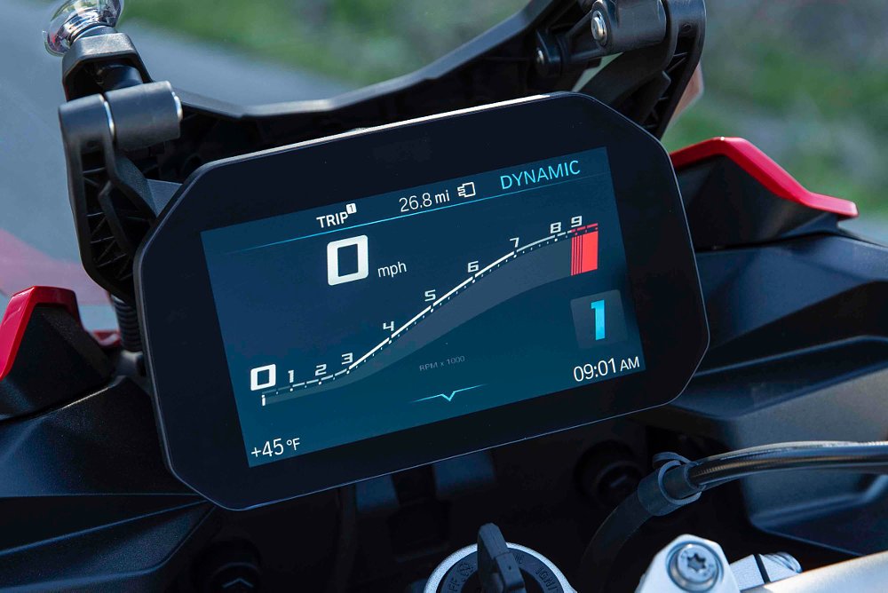 TFT display on the BMW F 900 XR