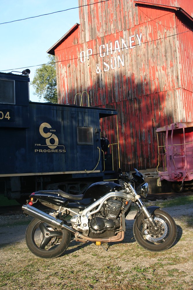 Speed Triple at the old railroad station