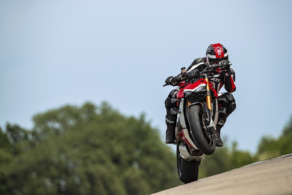 Ducati Streetfighter V4 wheelie