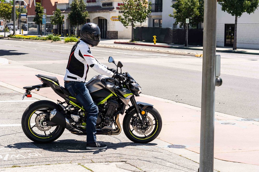 Kawasaki Z900 in a city