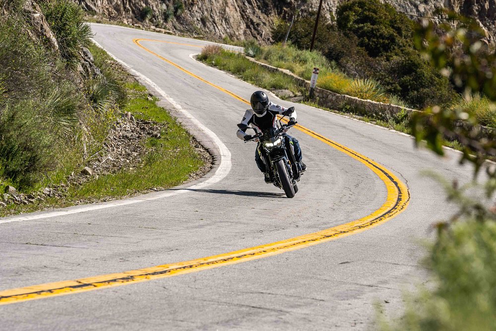 Kawasaki Z900 mountain road