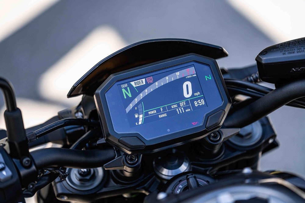 Kawasaki Z900 dash display