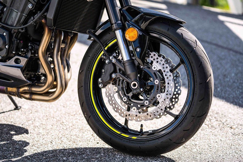Kawasaki Z900 front wheel