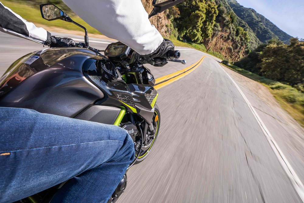 Kawasaki Z900 on-board