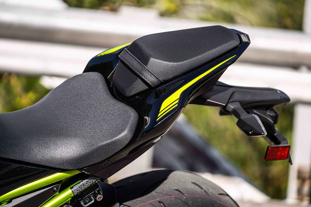 Kawasaki Z900 seat