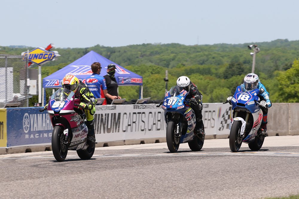 Twins Cup close finish