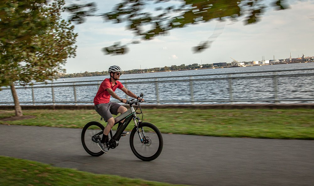 Andy commuting on a riverside bike path on the Fuell Flluid