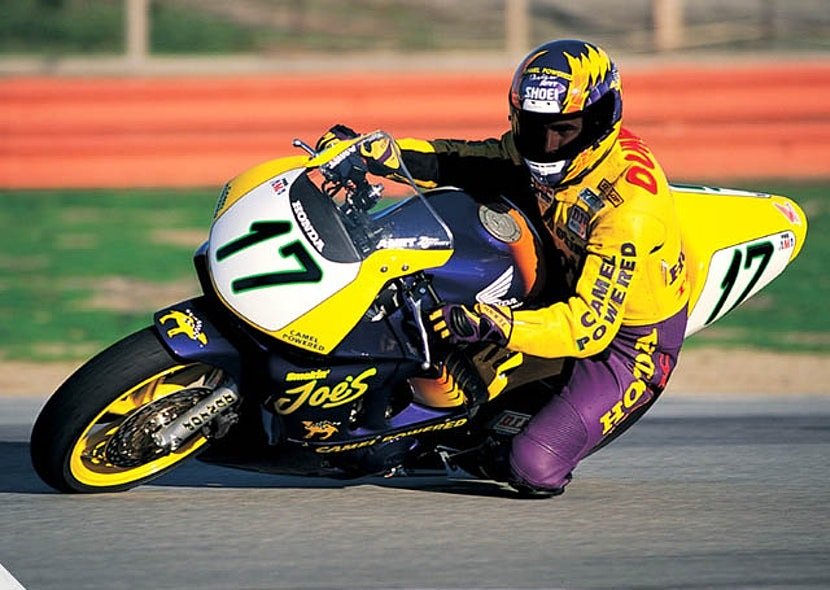 Miguel Duhamel racing a Honda CBR600 in Supersport