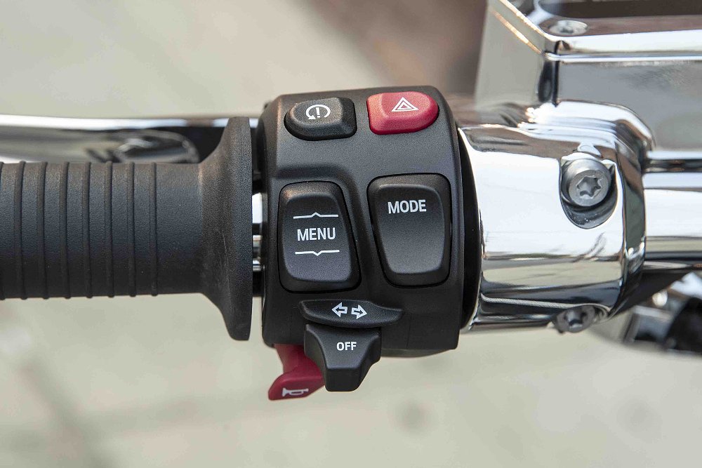 BMW R 18 switchgear controls