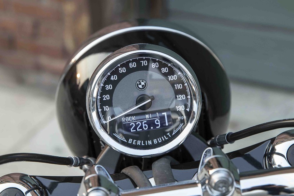 BMW R 18 dash