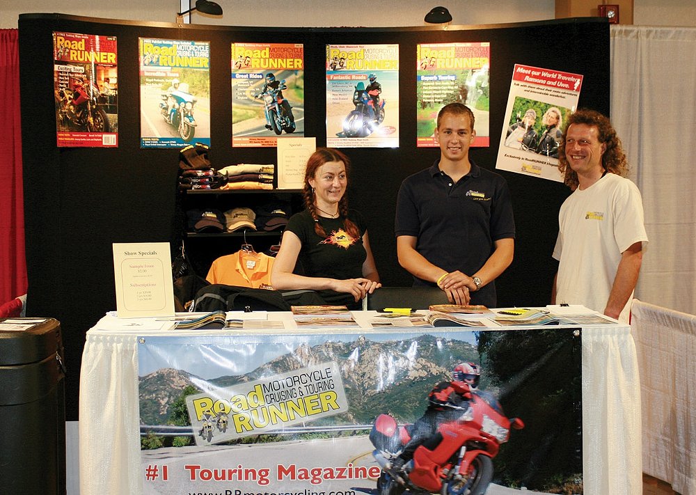 RoadRUNNER team at a trade show