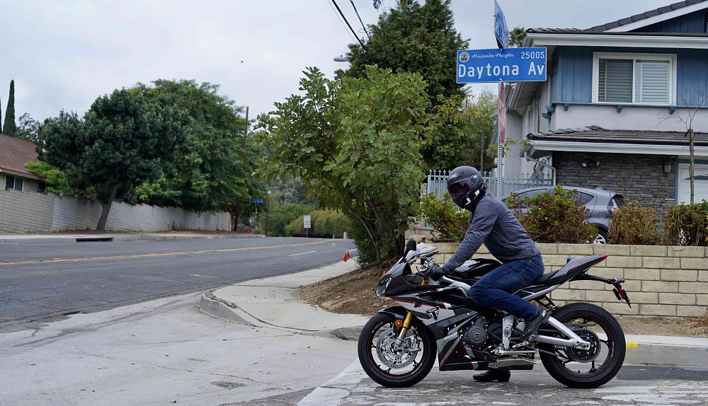 Triumph Daytona 765 at intersection