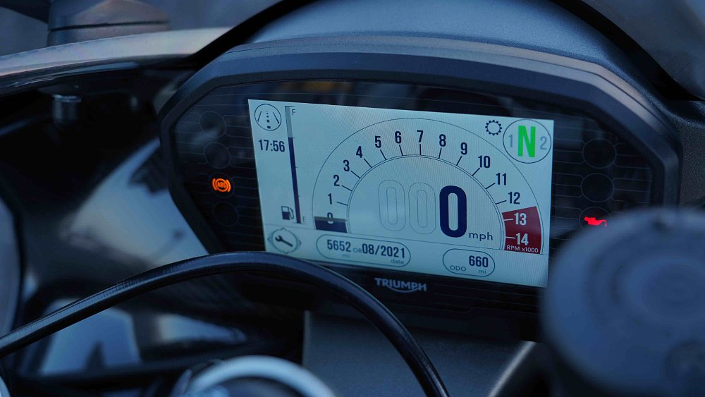 Triumph Daytona 765 dash