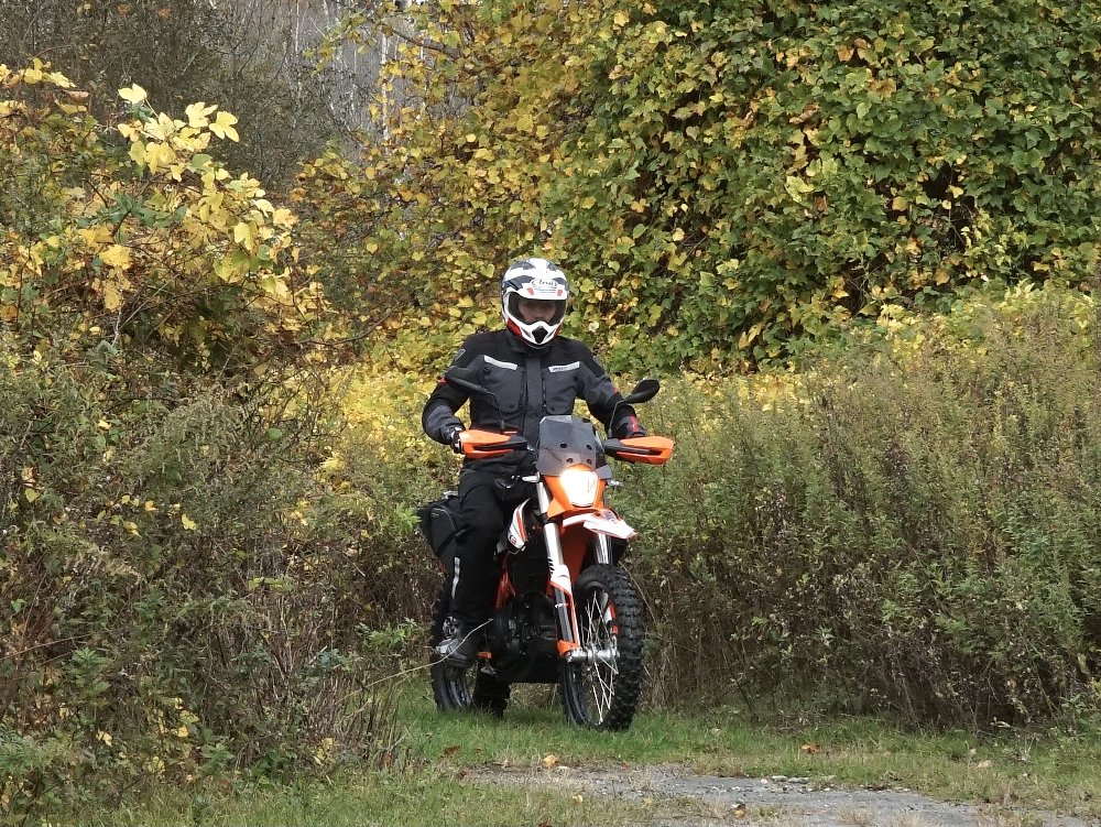 riding off-road on the Tx3