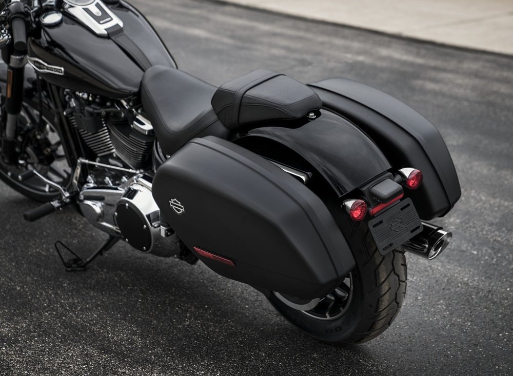 2020 Harley-Davidson Sport Glide luggage
