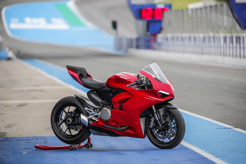 Ducati Panigale V2 on track