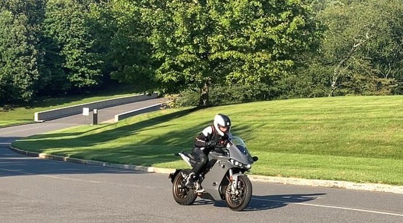 Riding the Zero SR/S