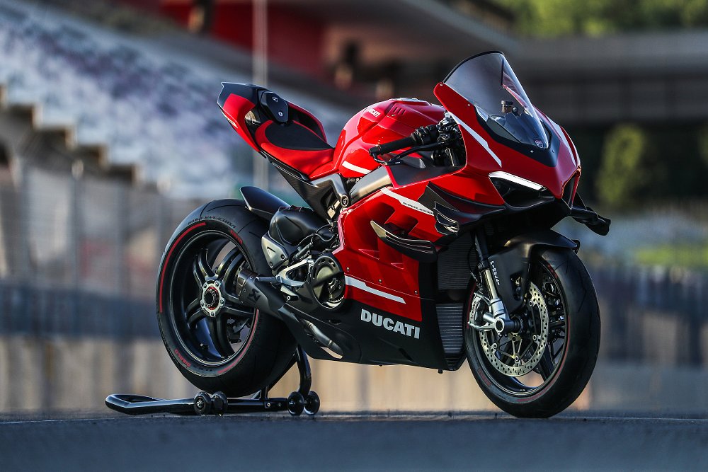 Ducati Superleggera V4 at the track