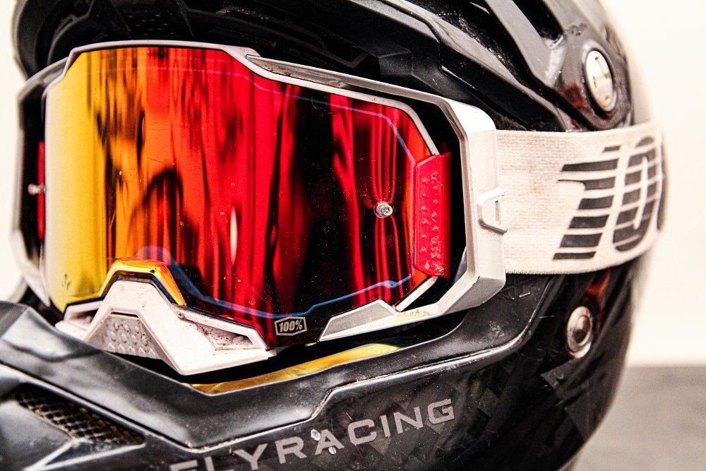 Close up picture of the outriggers on the 100% Armega Goggles.