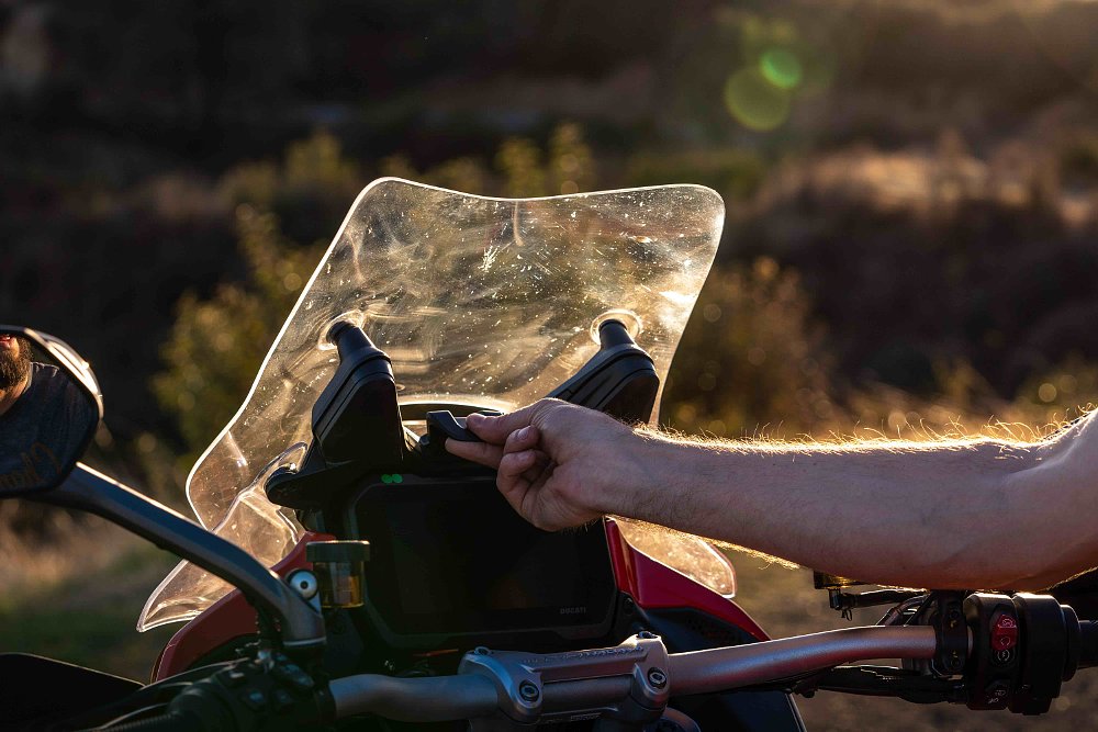 Ducati Multistrada V4 windshield adjustment