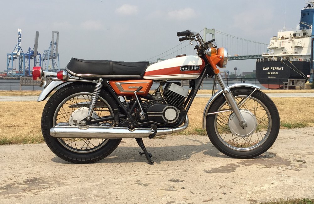 1971 Yamaha R5 at the docks