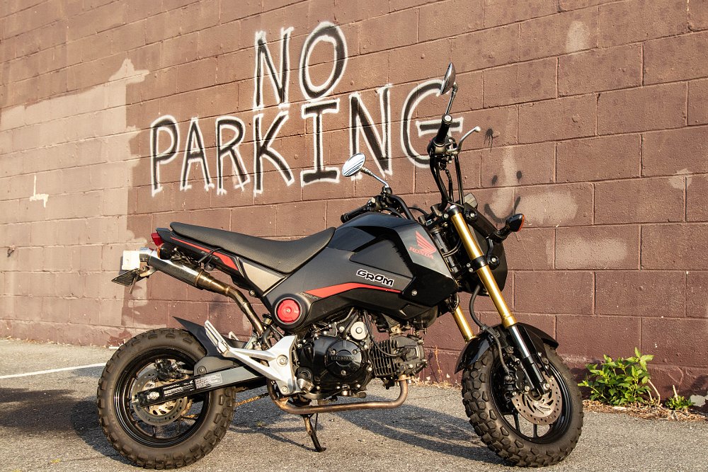 Grom in 'no parking' zone