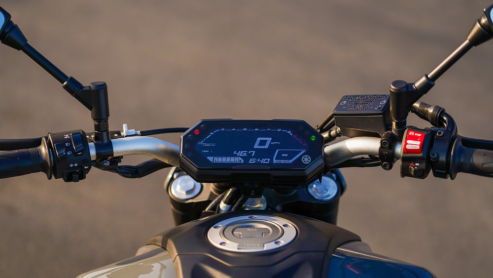 Yamaha MT-07 cockpit