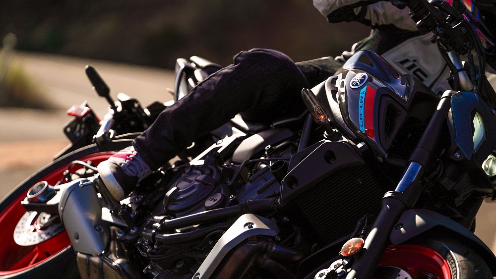 MT-07 handling in the curves