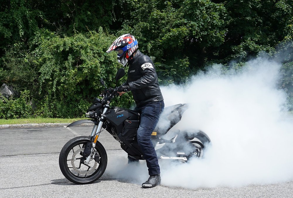Zero FXS doing a burnout