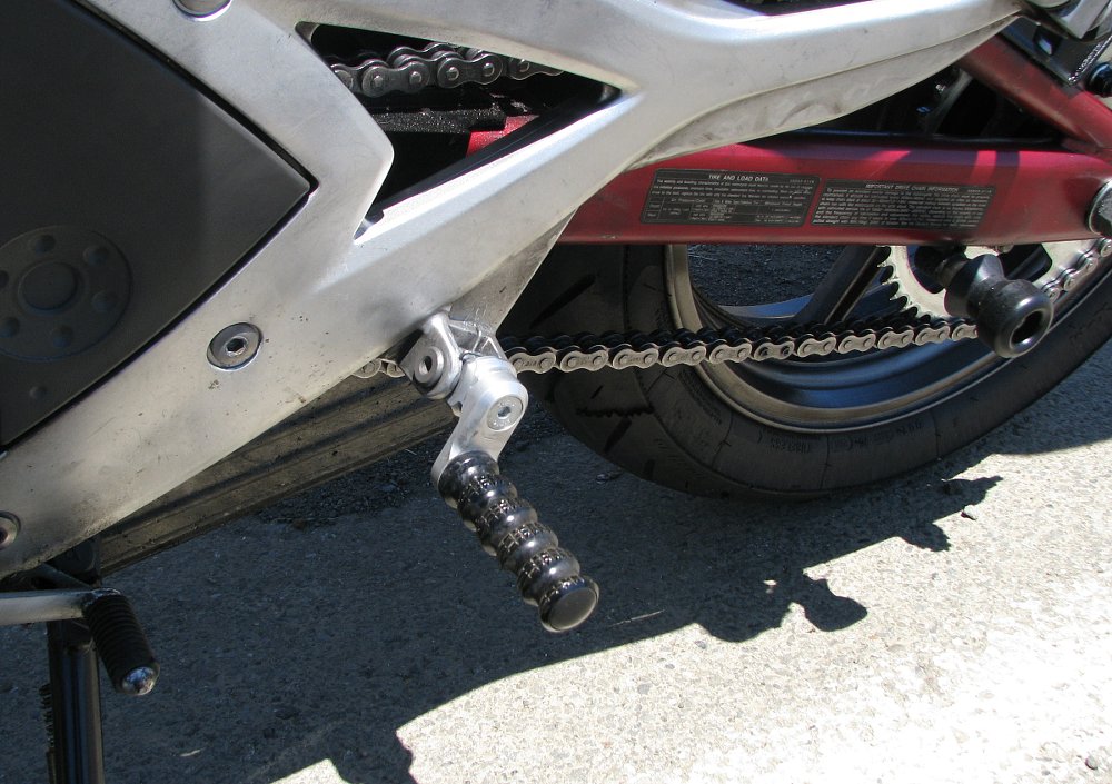 lower footpegs on the Kawasaki Ninja 650