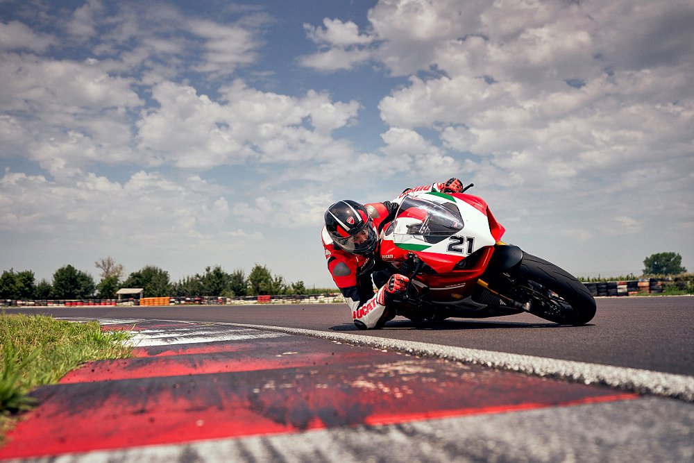 Bayliss anniversary edition Panigale V2 on the track