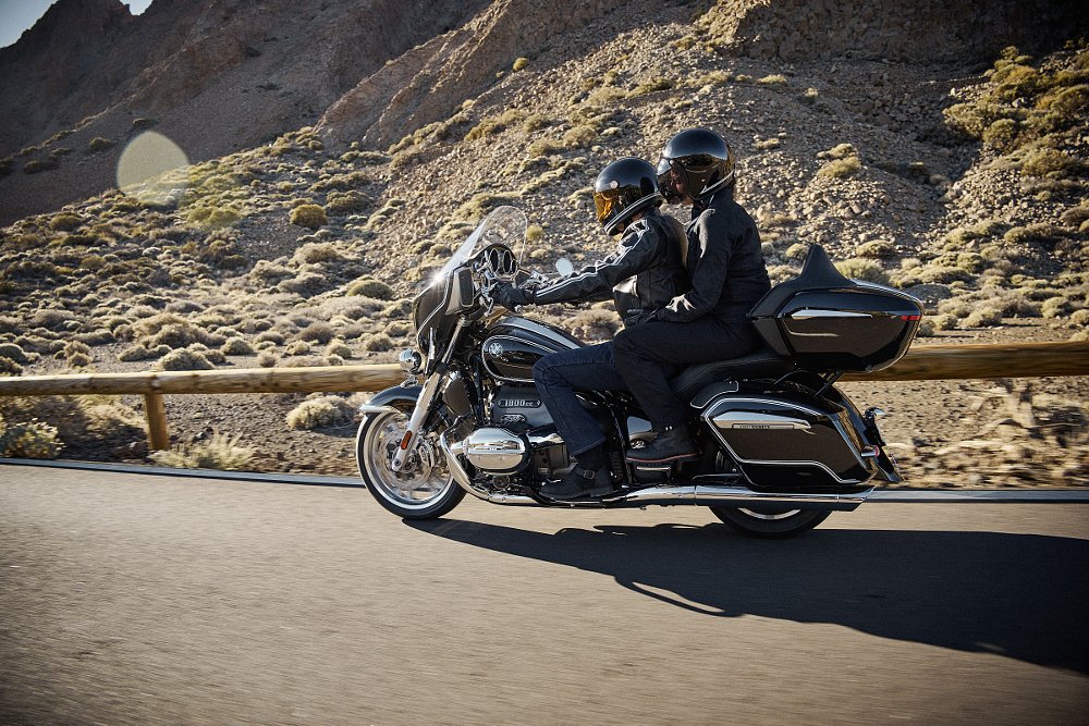 BMW R 18 Transcontinental two up on the road