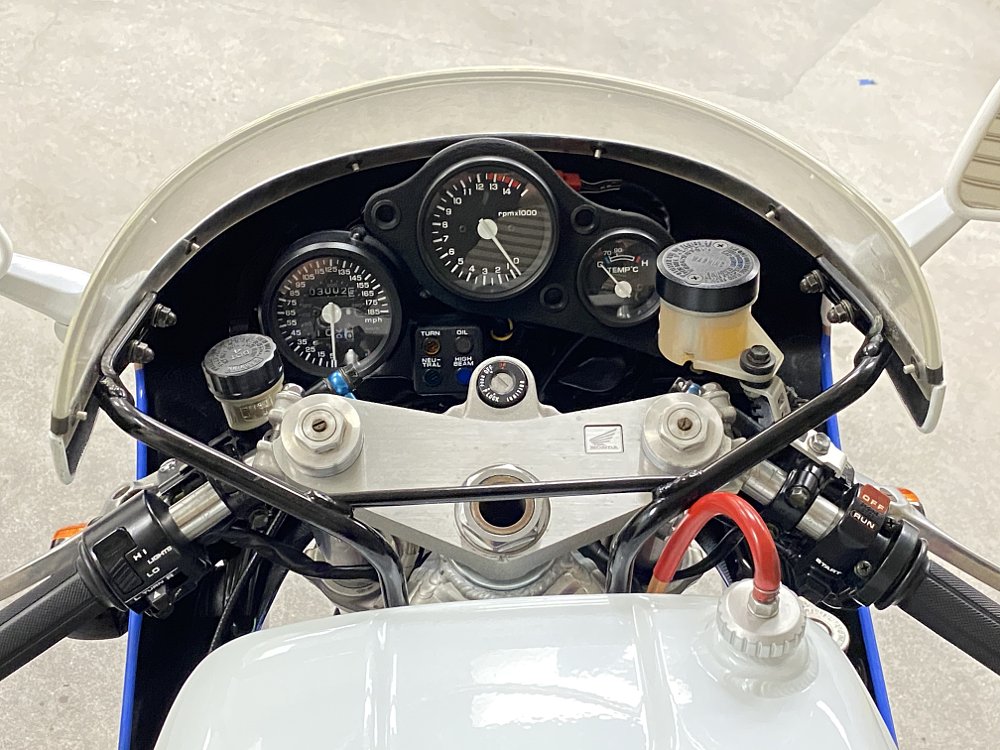 Instruments and cockpit of a Honda RC30