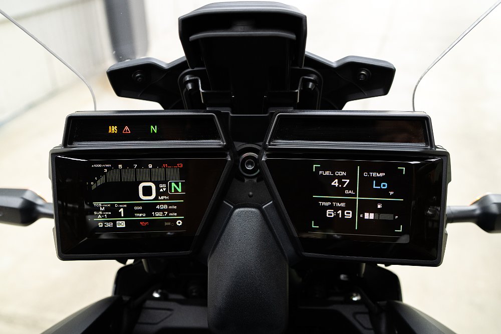 2021 Yamaha Tracer 9 GT dual screen dashboard