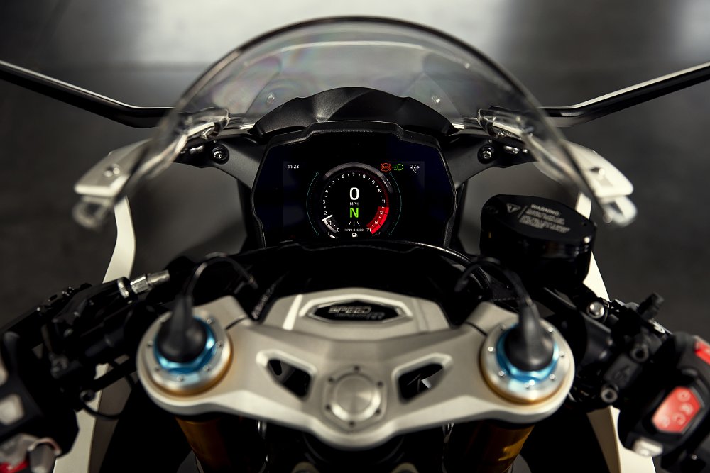 2022 Triumph Speed Triple 1200 RR dash