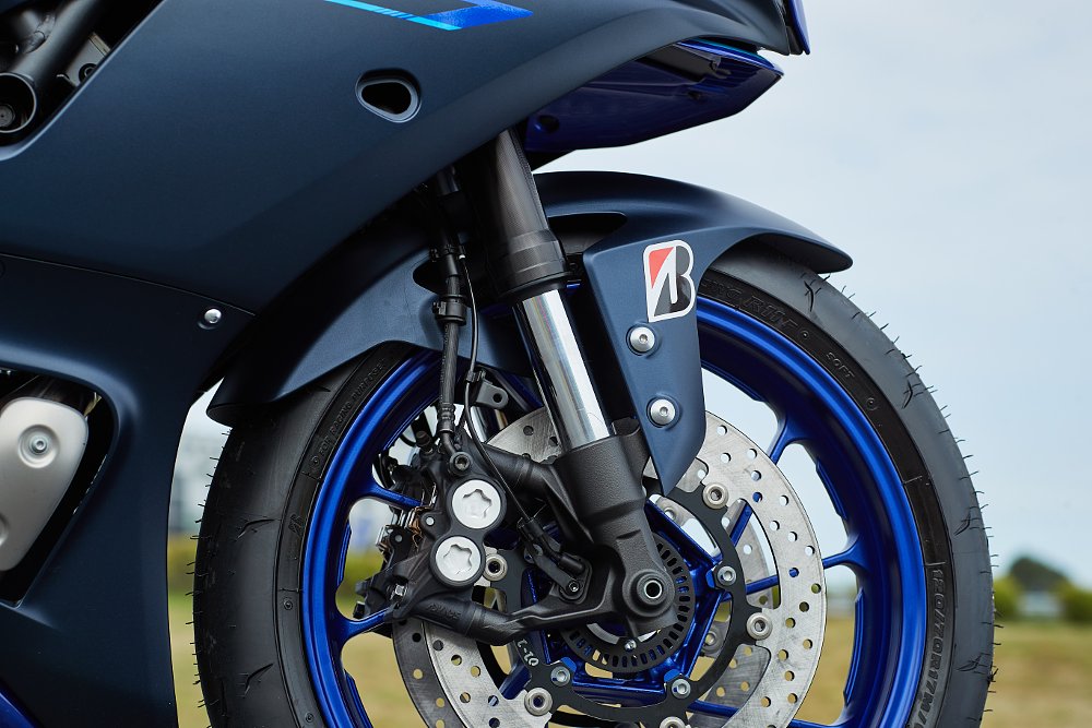2022 Yamaha R7 front wheel and brake
