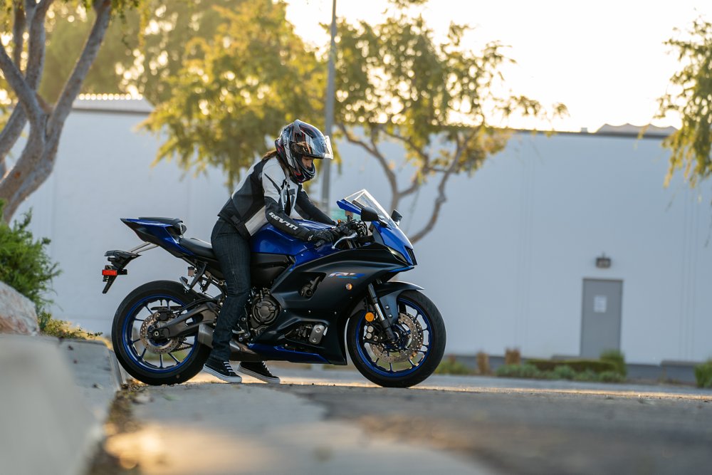 2022 Yamaha R7 parking on the street with a rider on board