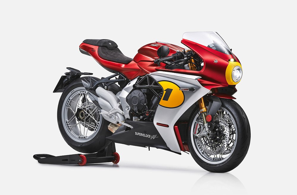 Superveloce Ago studio photo