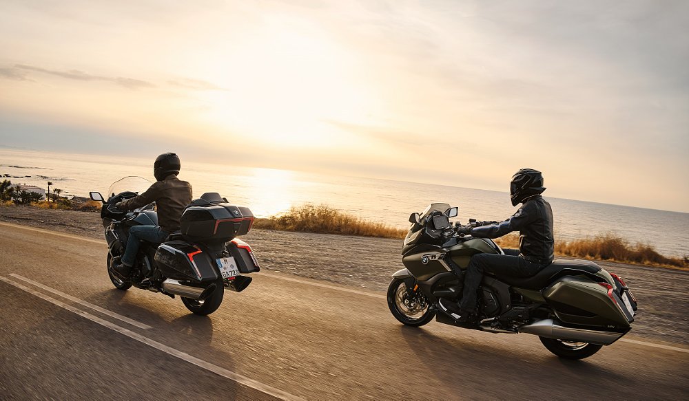 BMW K 1600 B and Grand America on the highway