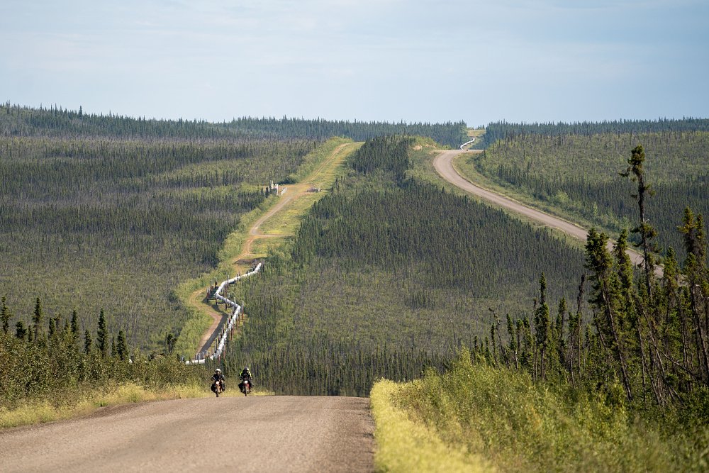 Long view of the Haul Road and the Trans-Alaska Pipeline.