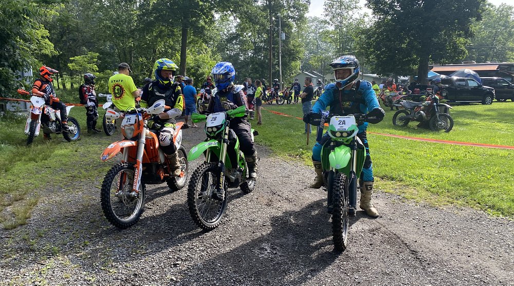 riders waiting for the start of the enduro