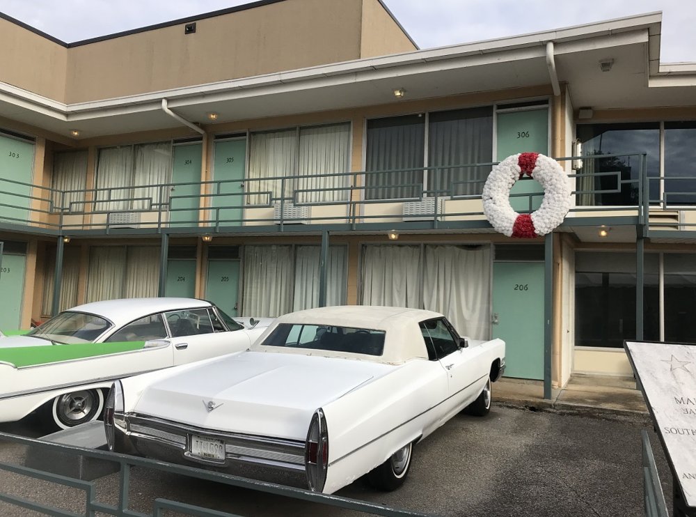 Lorraine Motel with wreath on the balcony